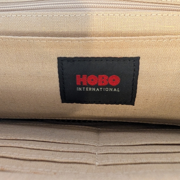 Vintage Hobo International Kisslock Clutch In Gold Pre-owned Good Condition - Picture 5 of 6